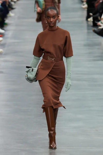 Look 24
